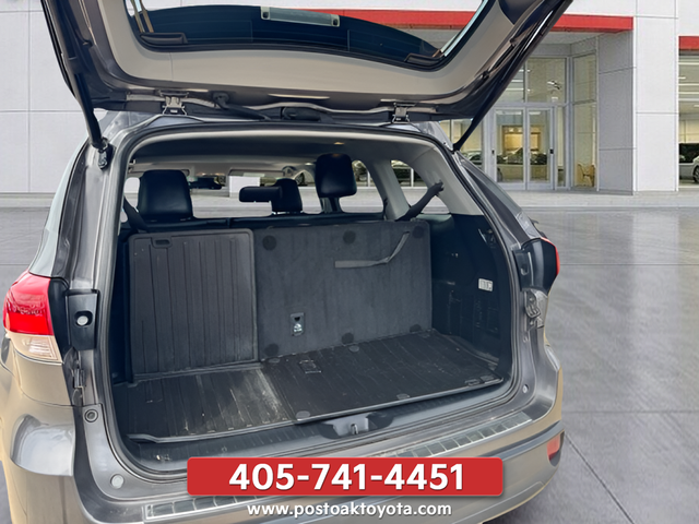 Used 2018 Gray Toyota XLE image 23
