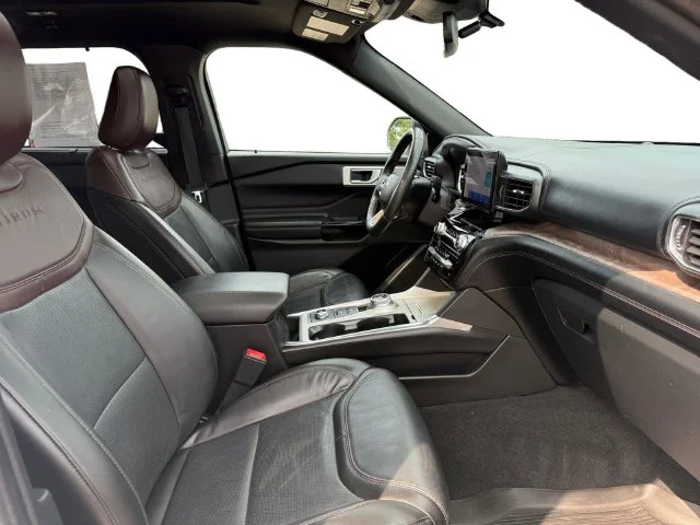 Used 2023 White Metallic Ford Platinum image 16
