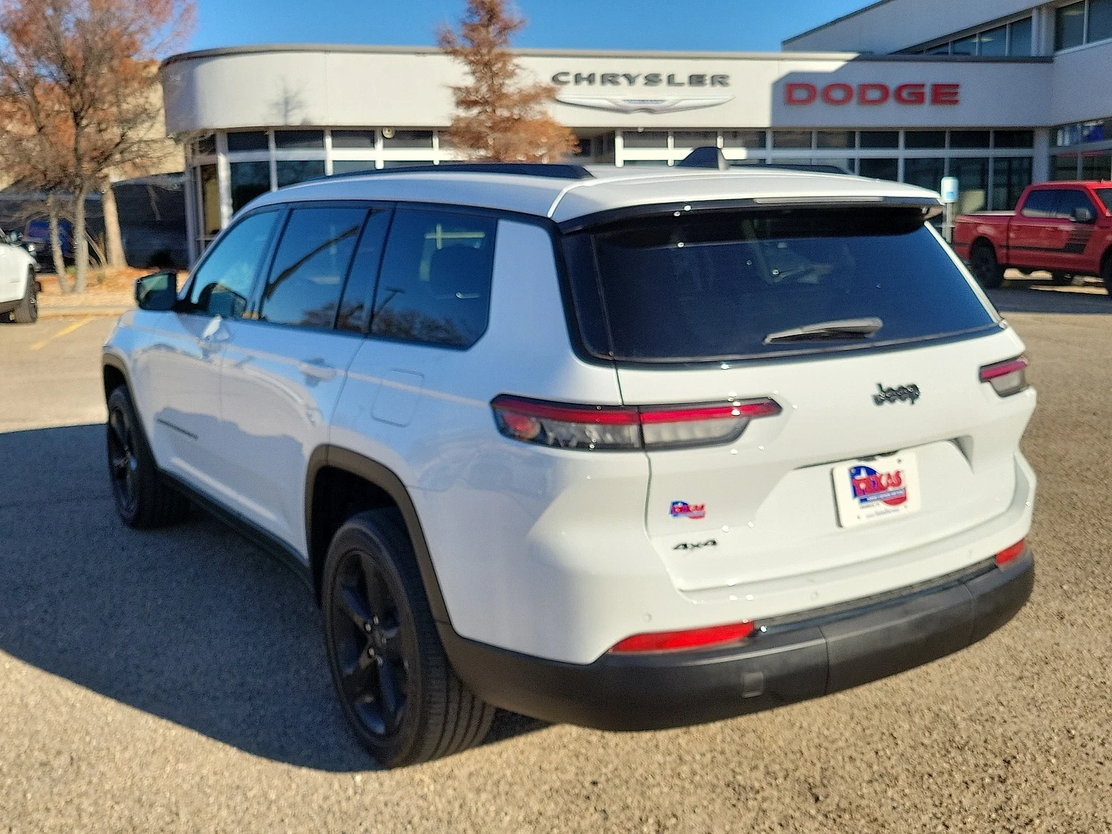 New 2025 PW7 Bright Whit Jeep L ALTITUDE X 4X4 image 3
