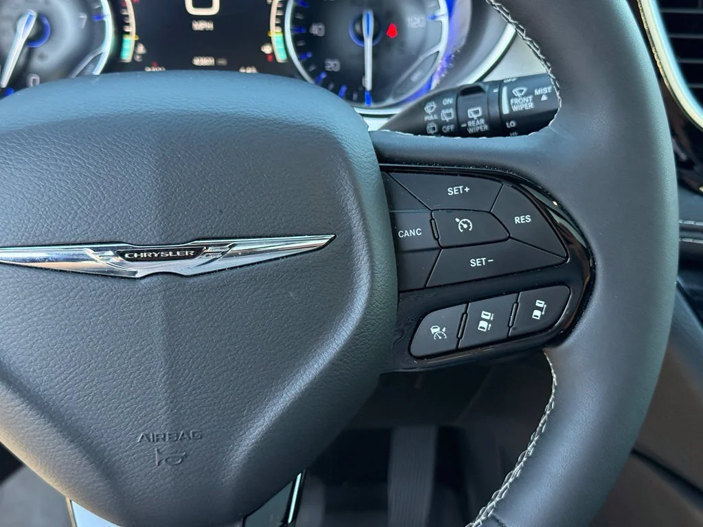 Used 2024 White Chrysler Limited image 16