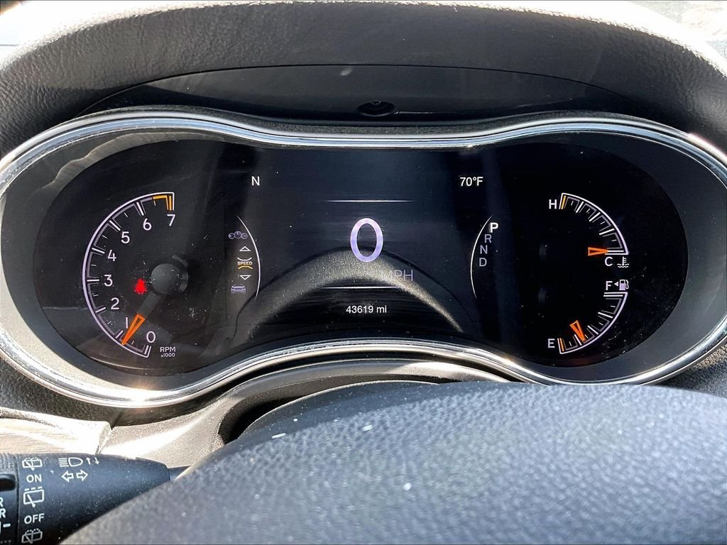 Used 2018 White Jeep Laredo image 8