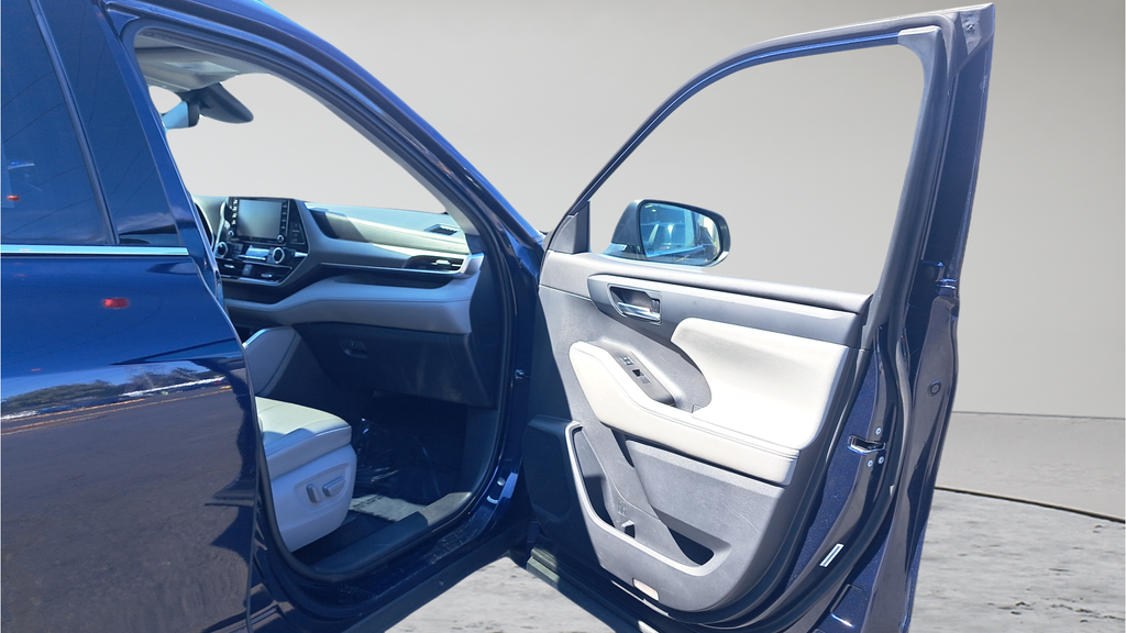 Used 2021 Blue Toyota XLE image 15