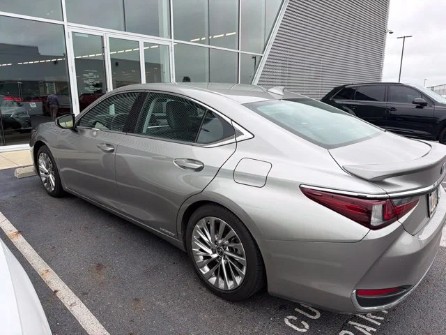 Used 2021 Silver Lexus ES 300h Luxury image 3