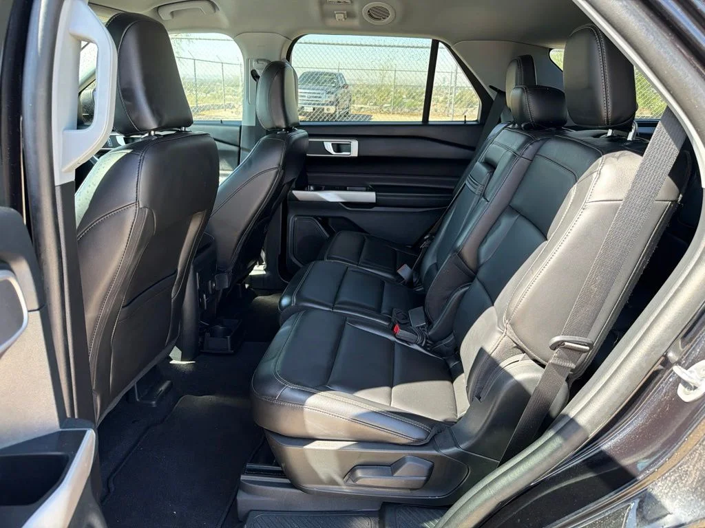 Used 2023 Black Ford XLT image 16
