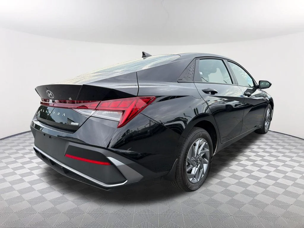 Used 2026 Black Hyundai Blue image 5