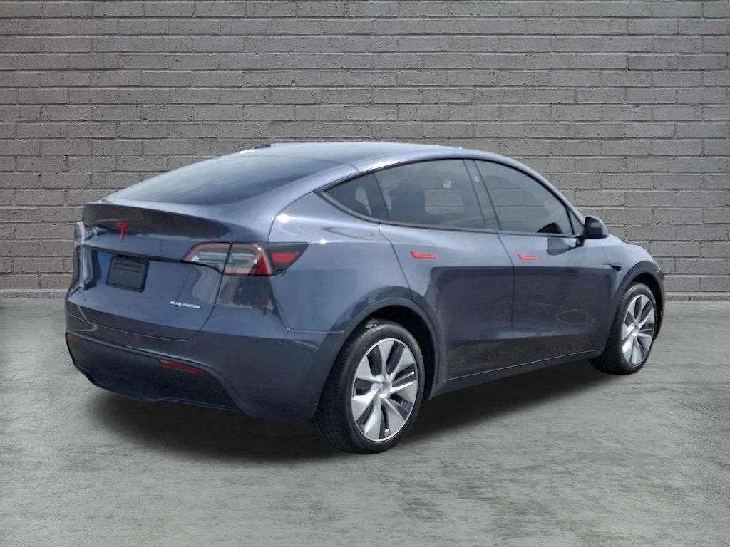 Used 2023  Tesla Long Range image 40