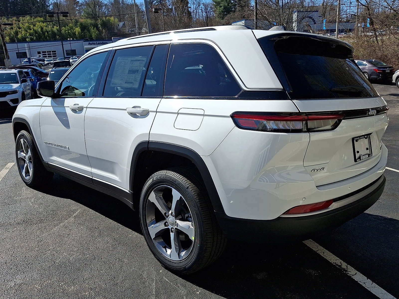 New 2026 Bright White Clear-Coat Exterior Paint Jeep Limited image 4