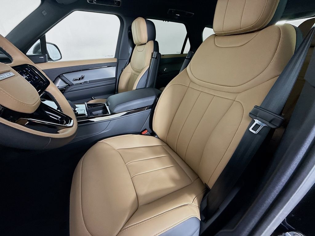 New 2026 Santorini Black Land Rover Dynamic SE image 5