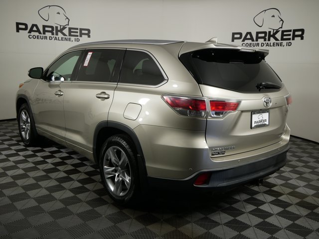 Used 2015 Creme Brulee Mica Toyota Limited image 7