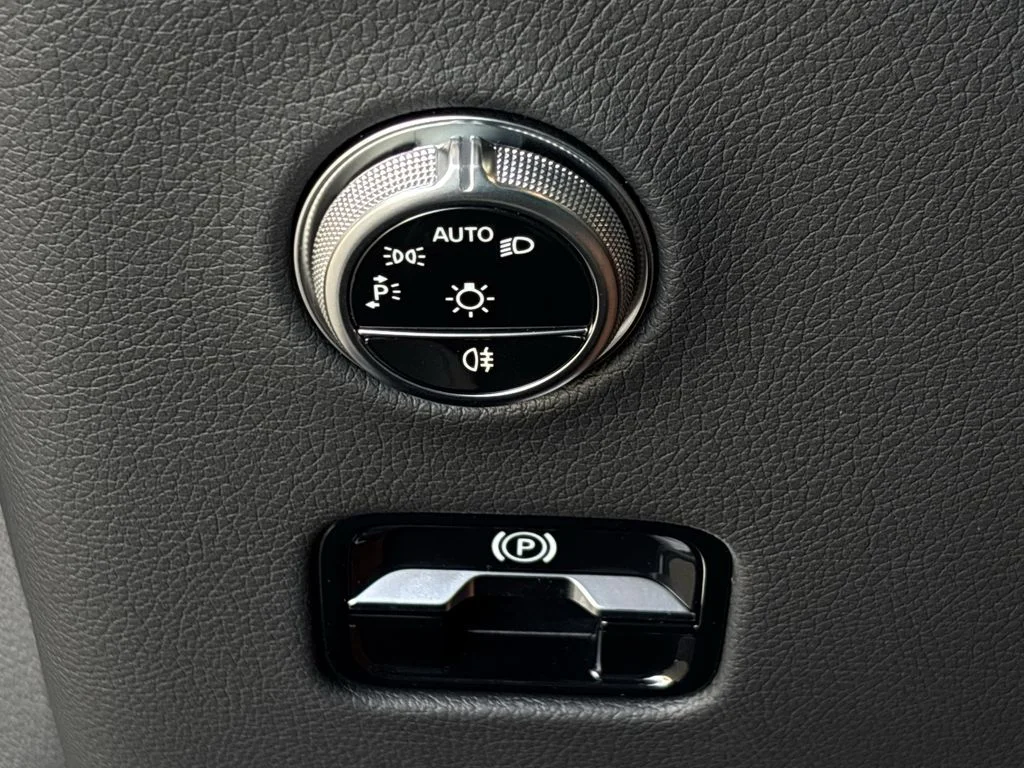 Used 2024 Blue Mercedes-Benz GLC 300 image 20