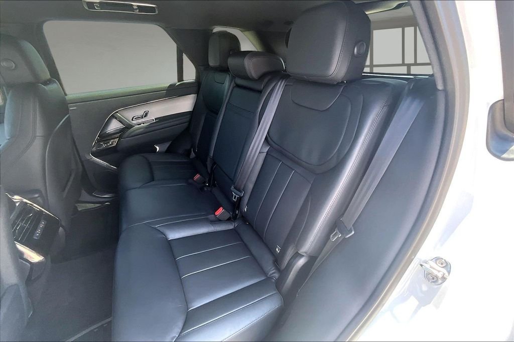 Used 2025 Fuji White Land Rover S image 26