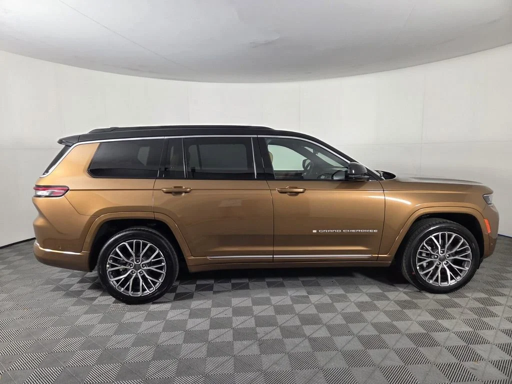 New 2026 Copper Shino Metallic Clear-Coat Exterior Paint Jeep Summit image 5