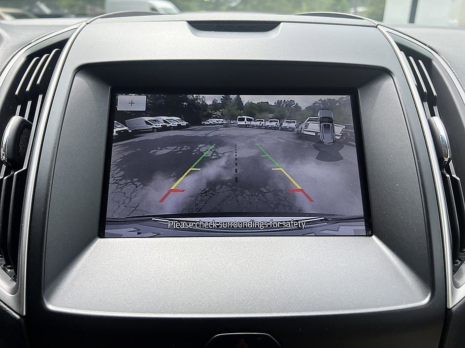 Used 2020 White Metallic Ford SEL image 15
