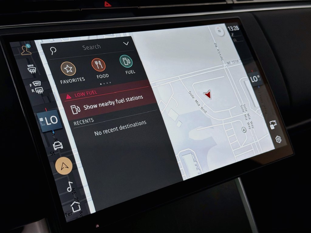 New 2027 Santorini Black Land Rover SE image 13