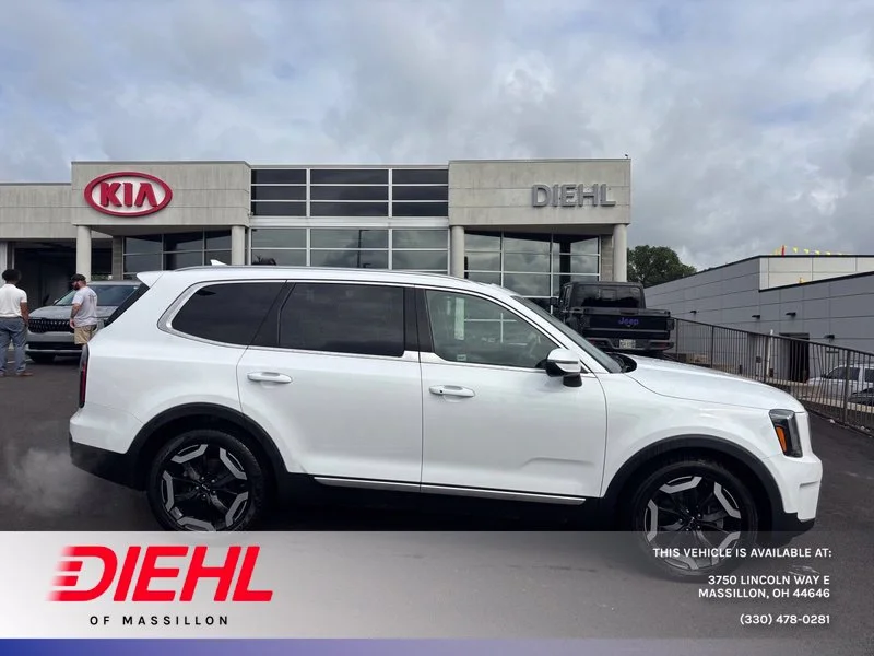 Used 2023 White Kia EX image 1