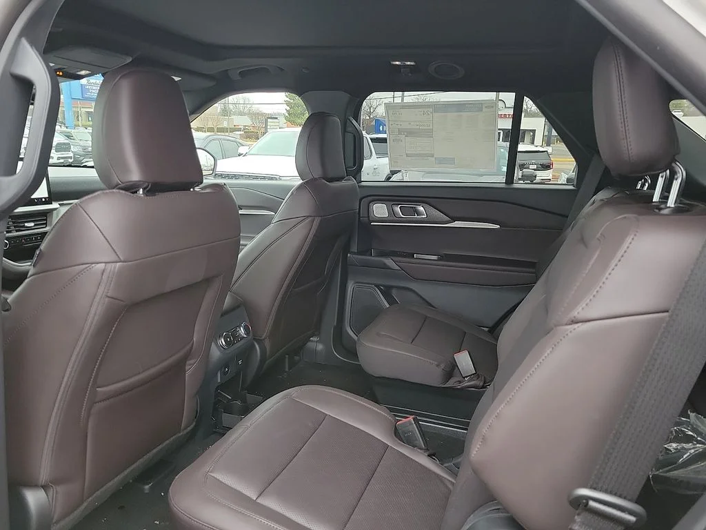 New 2026 Star White Metallic Tri-Coat Ford Platinum™ image 10