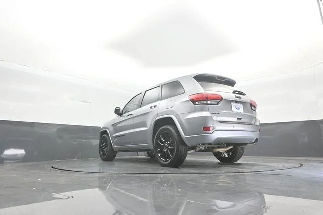 Used 2020 Silver Jeep Altitude image 38