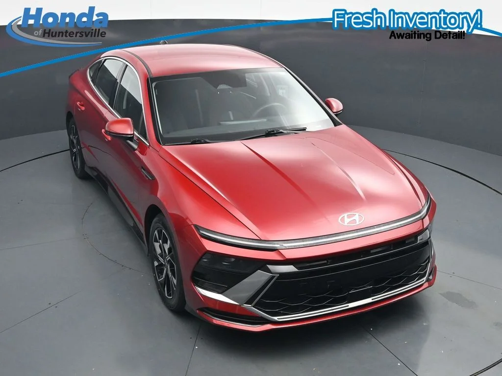 Used 2025 Red Hyundai SEL image 18