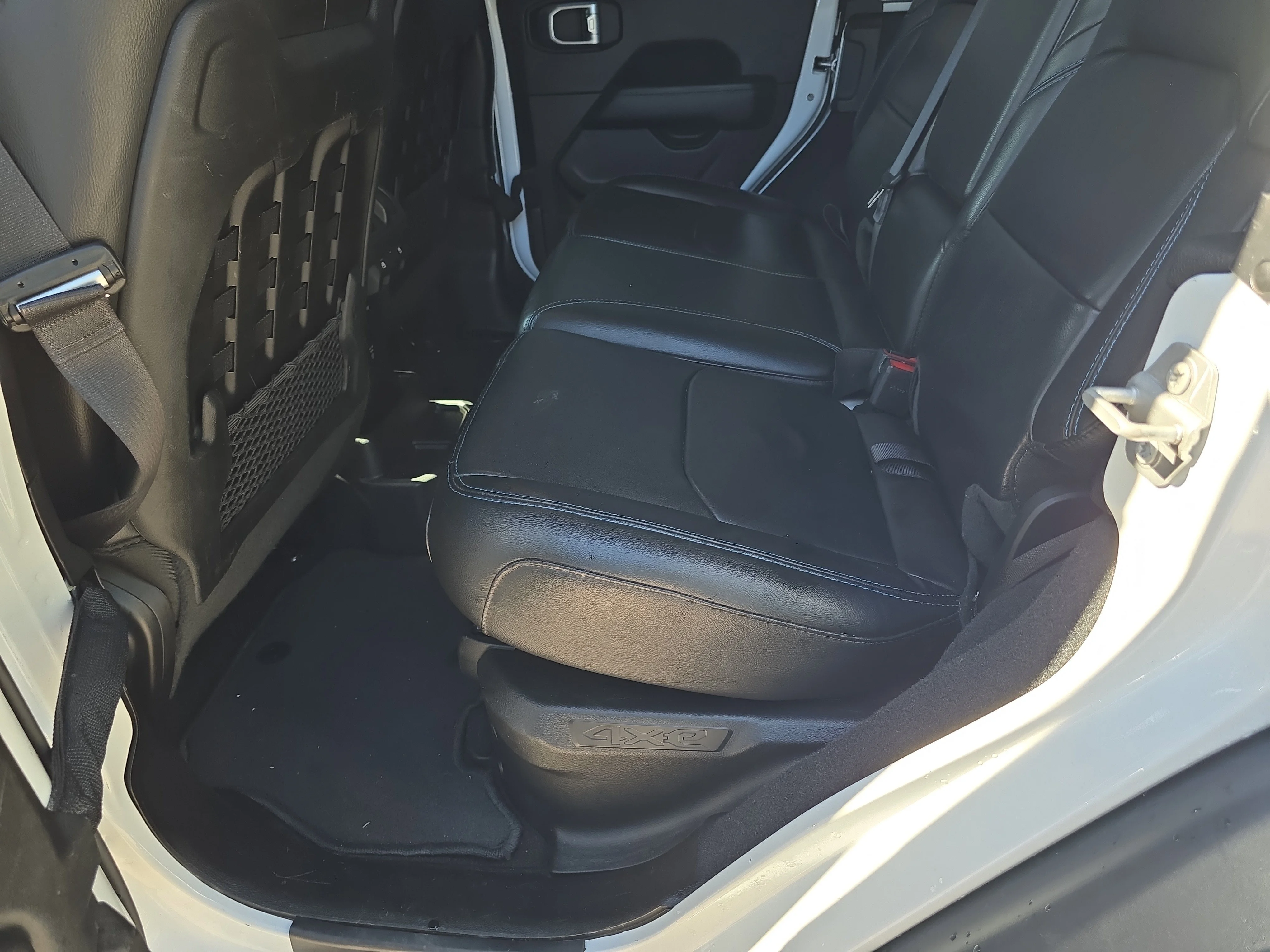 Used 2022 Bright White Clearcoat Jeep Unlimited Rubicon image 16