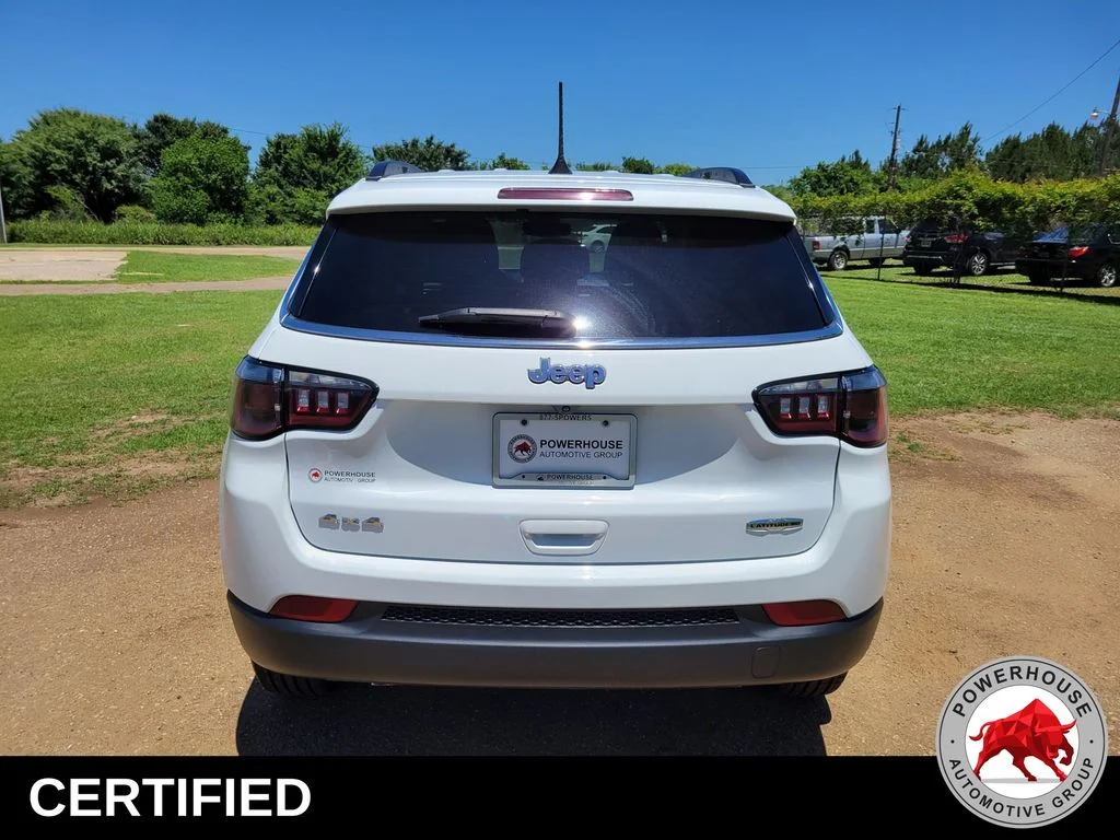 Used 2023 White Jeep Latitude Lux image 5