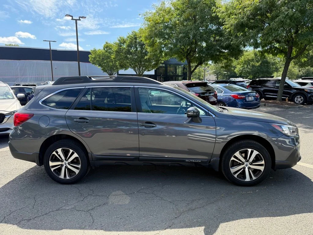 Used 2018 Magnetite Gray Metallic Subaru 2.5i image 4