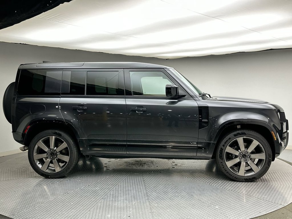 New 2026 Carpathian Grey Prem Met Land Rover V8 image 4