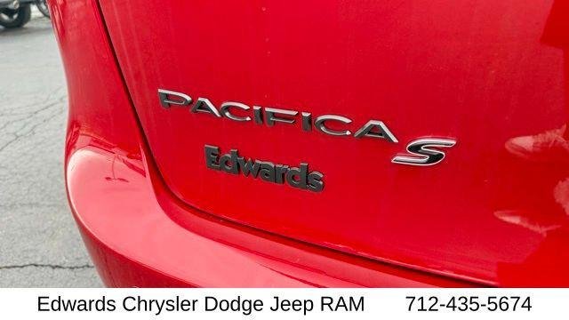 2026 Chrysler Pacifica Select - Photo 12