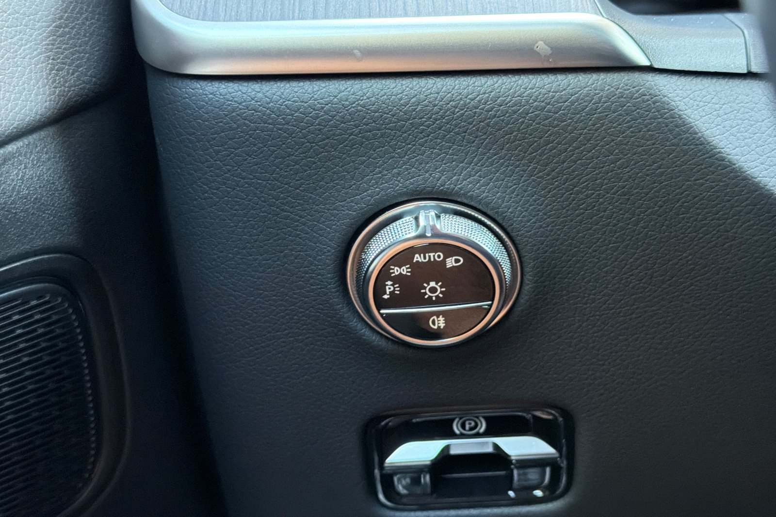 Certified Used 2026 Gray Mercedes-Benz GLC 300 image 33