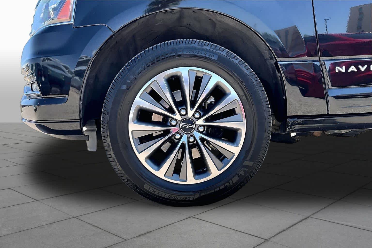 Used 2016 Black Velvet Lincoln Select image 10