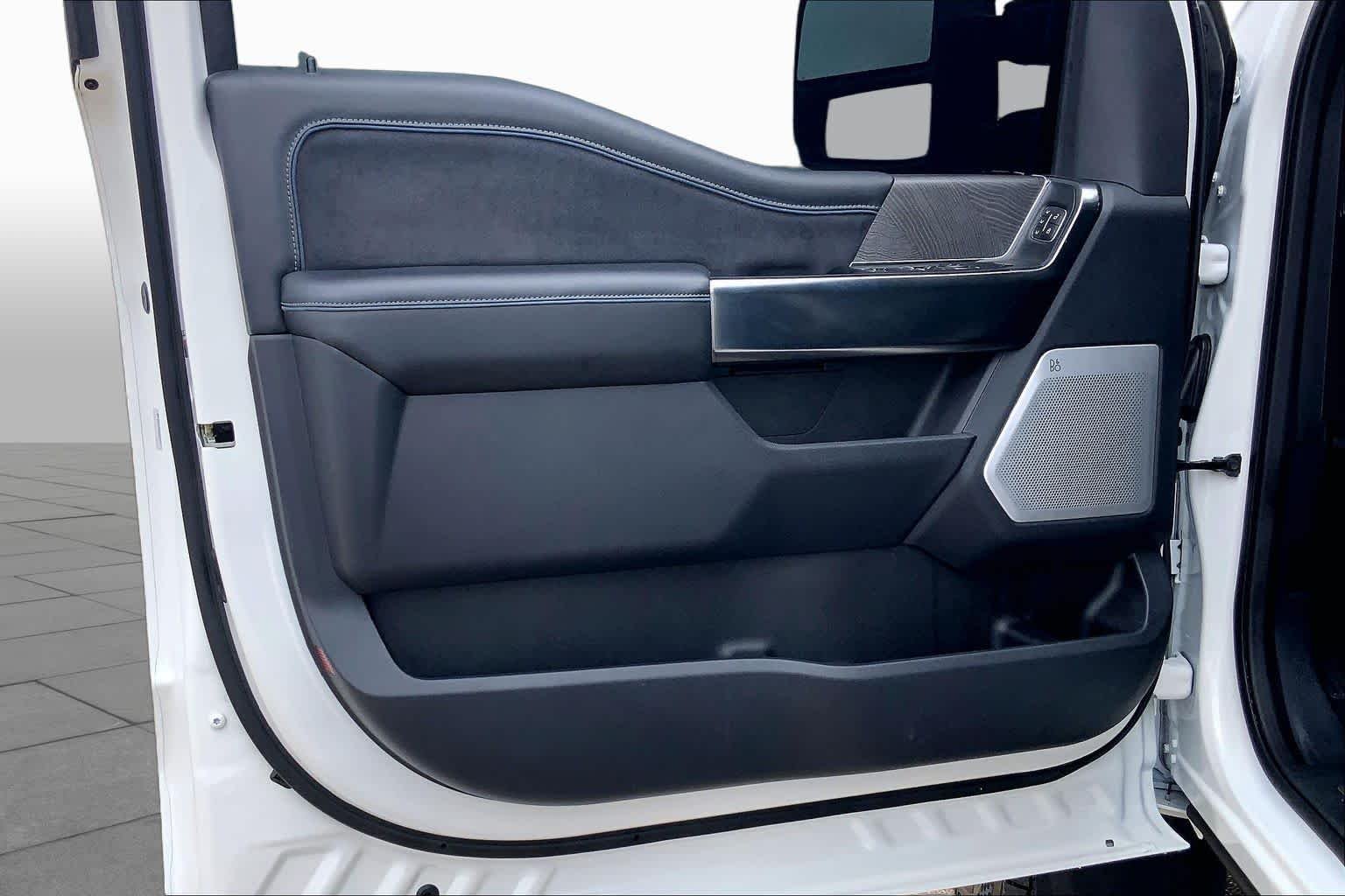 Used 2025 Star White Ford Platinum image 22