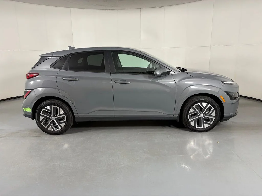 Used 2023 Galactic Gray Hyundai SE image 9