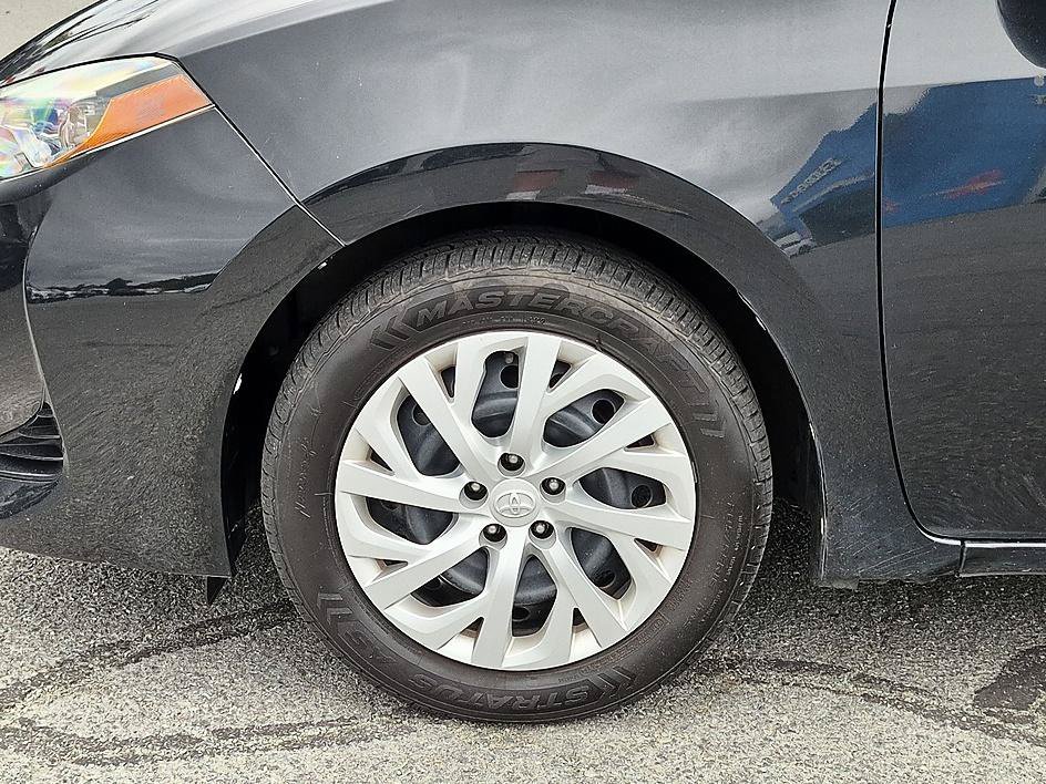 Used 2018  Toyota L image 10