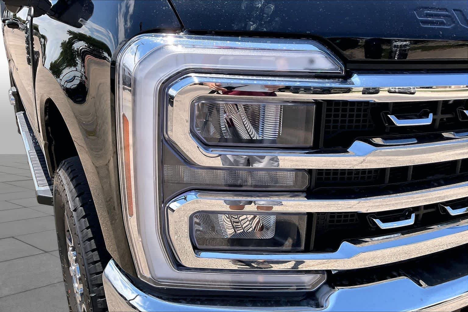 New 2026 Agate Black Metallic Ford F-250® Lariat® image 13