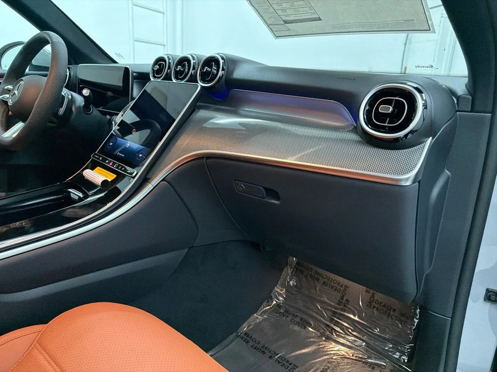 New 2027 White Mercedes-Benz GLC 300 image 29