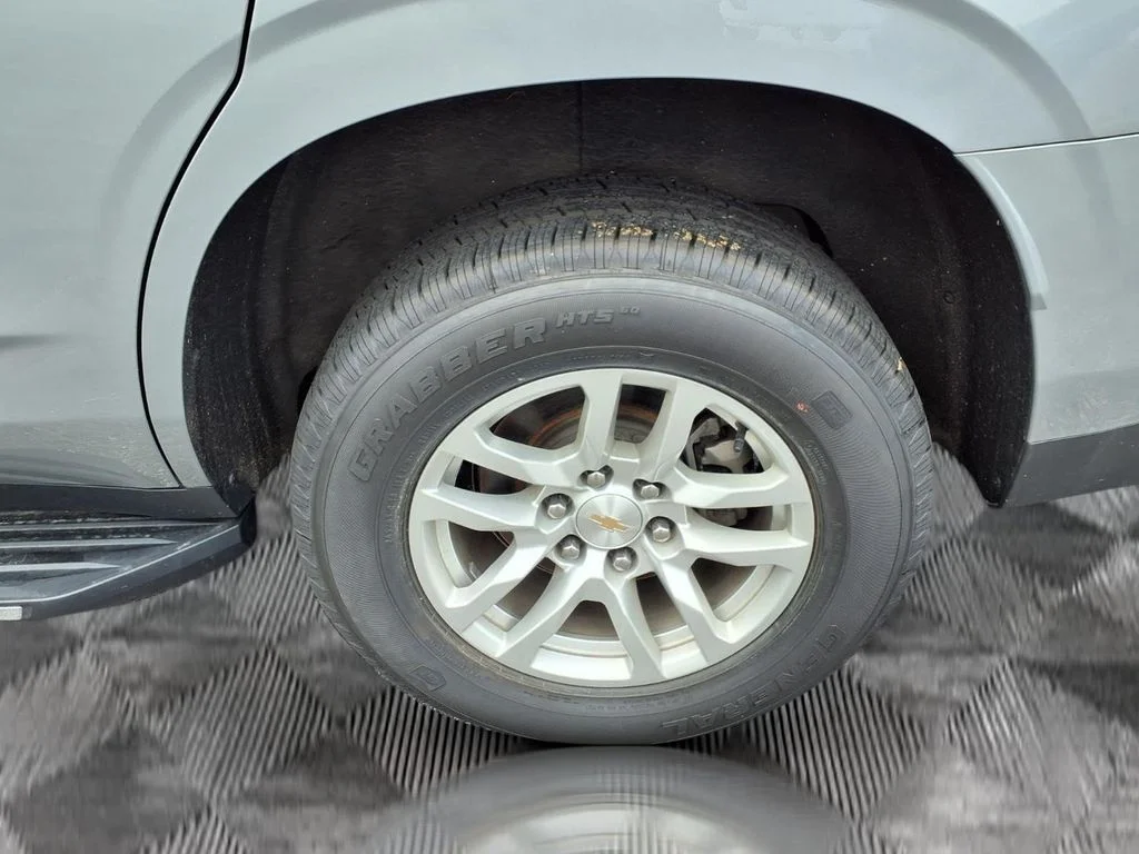 Used 2024 Gray Chevrolet LT image 28