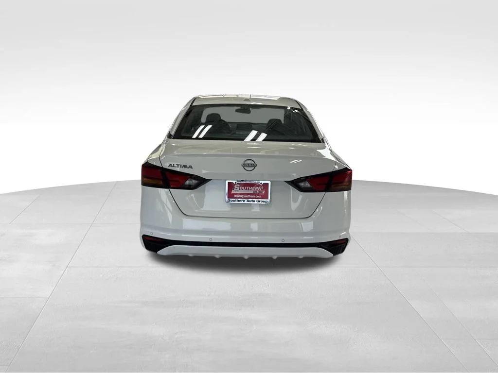 Used 2025 White Nissan 2.5 SV image 4