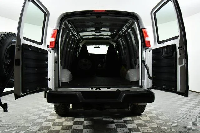 2025 Chevrolet Express Cargo Work Van - Photo 25
