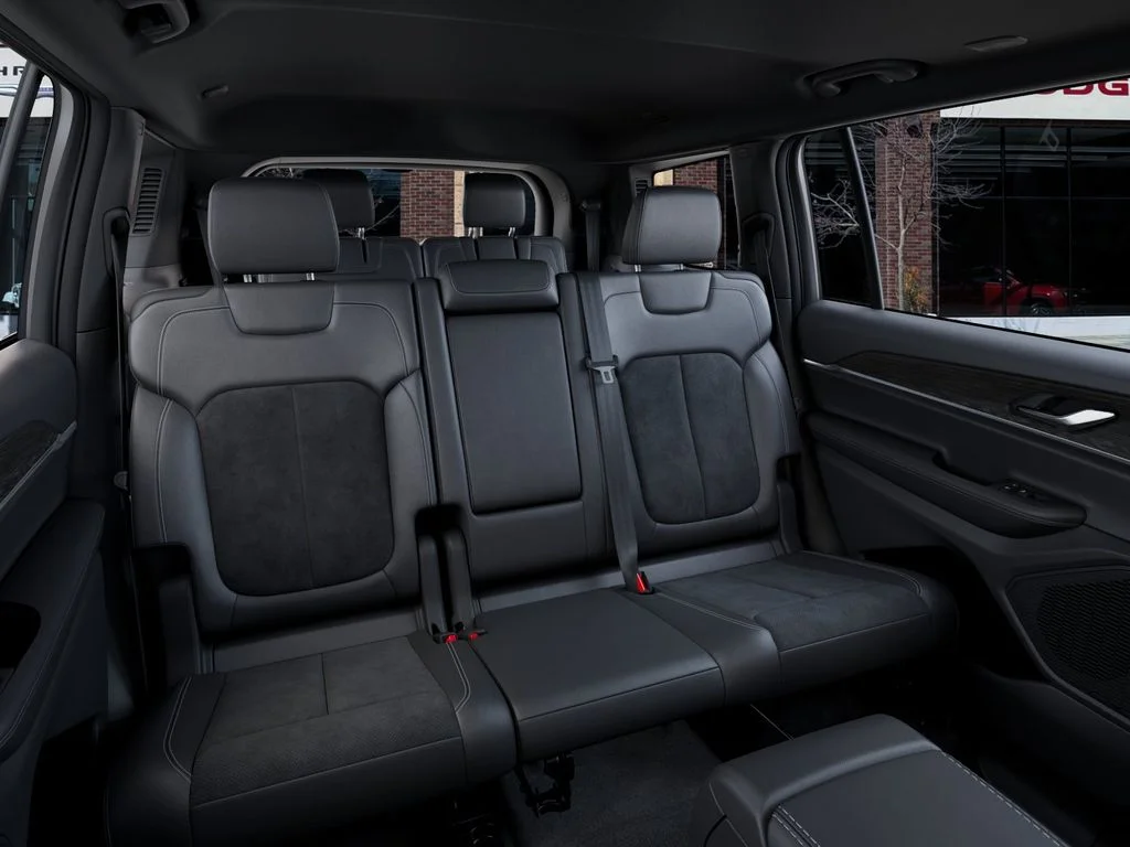 New 2026 Bright White Clear-Coat Exterior Paint Jeep Altitude image 15