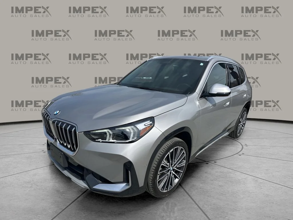 Used 2023 Silver BMW xDrive28i image 1