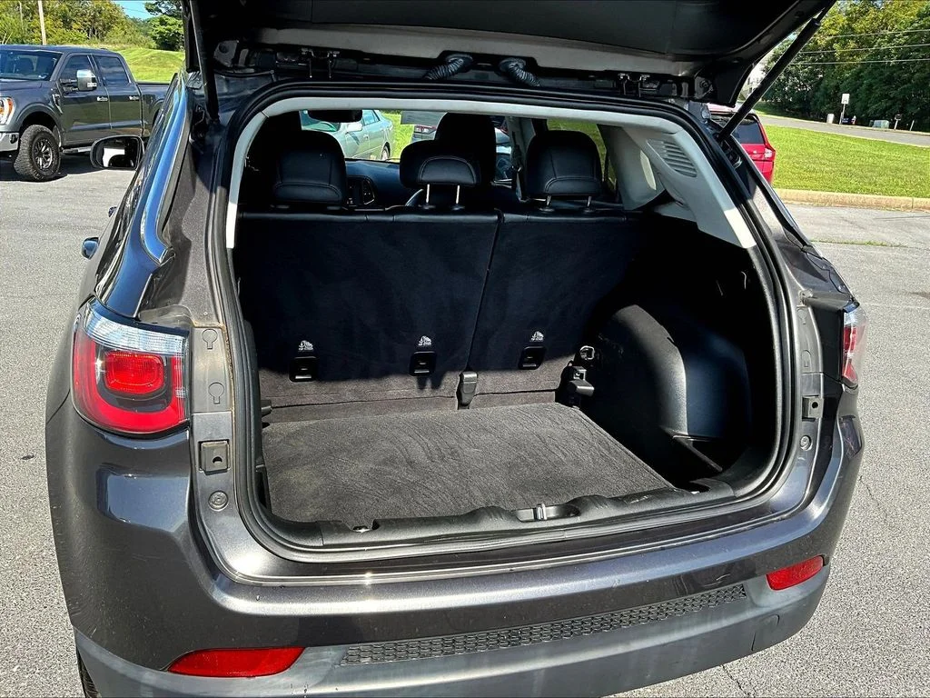 Used 2019 Crystal Metallic Jeep Latitude image 24