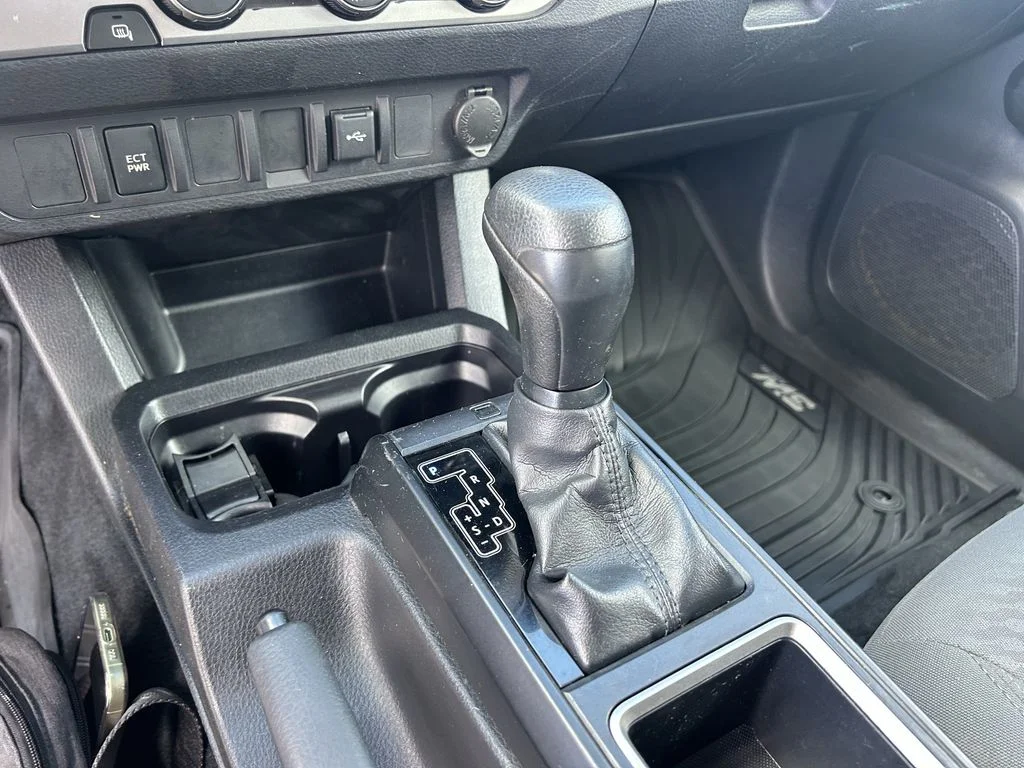 Used 2020 Red Toyota SR image 27