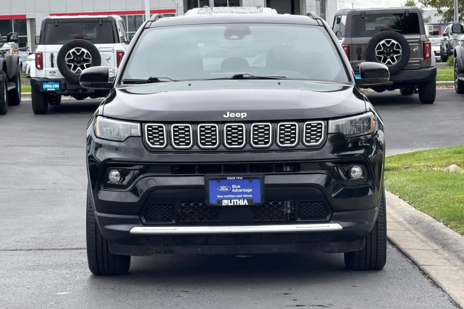 Certified Used 2025 Diamond Black Jeep Limited image 10