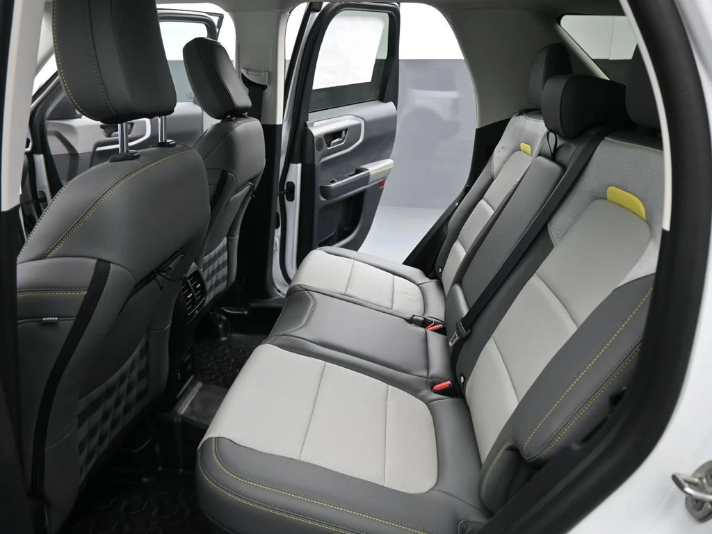 New 2026 Oxford White Ford Badlands image 22