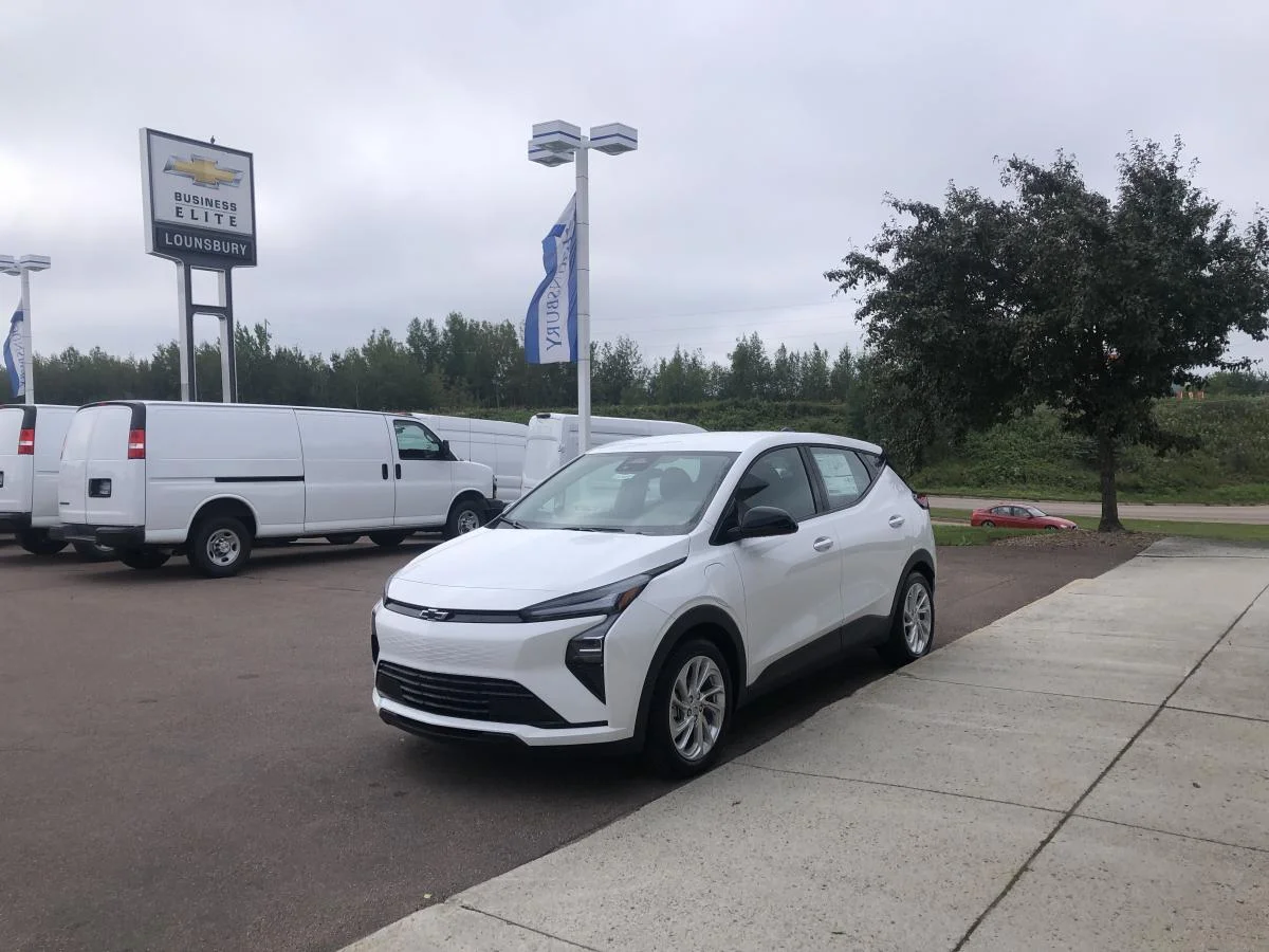 New 2027 White Chevrolet Fwd 4dr Lt image 5