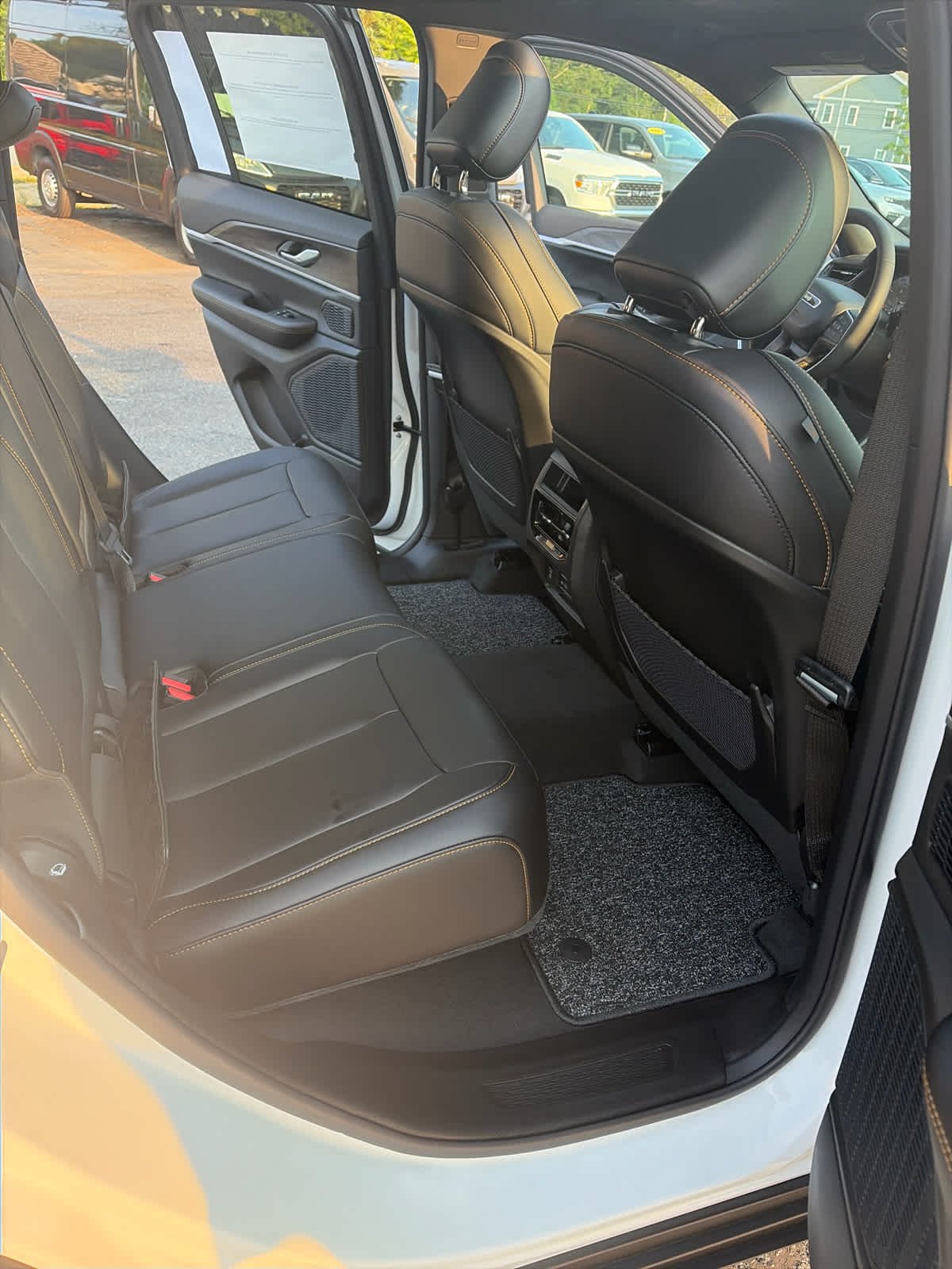New 2026 Bright White Clear-Coat Exterior Paint Jeep 85th Anniversary Edition image 19