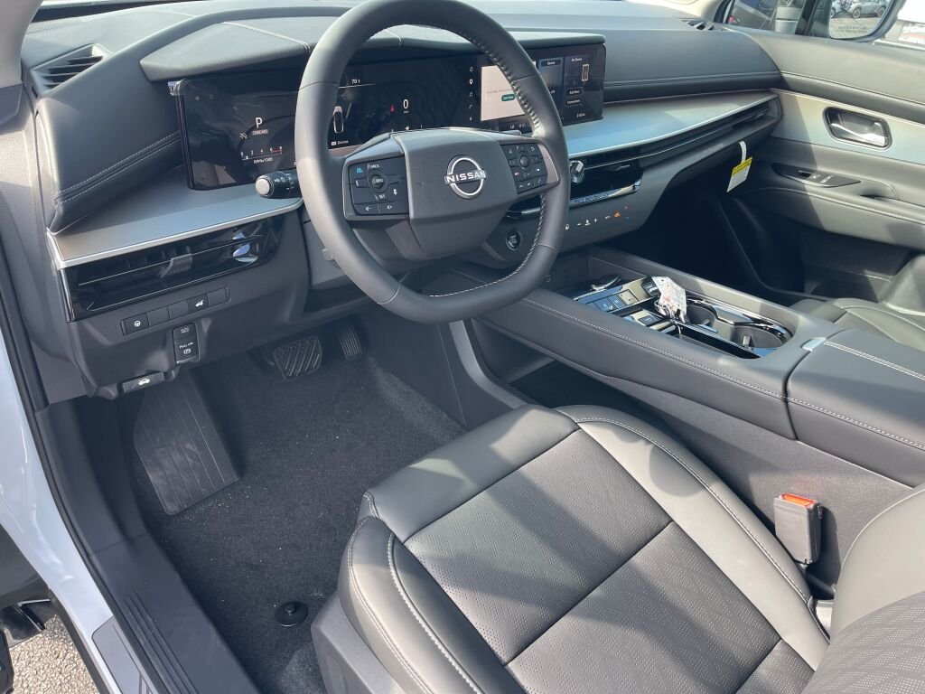 New 2027 Everest White Pearl Tricoat/Super Black Nissan Platinum image 6