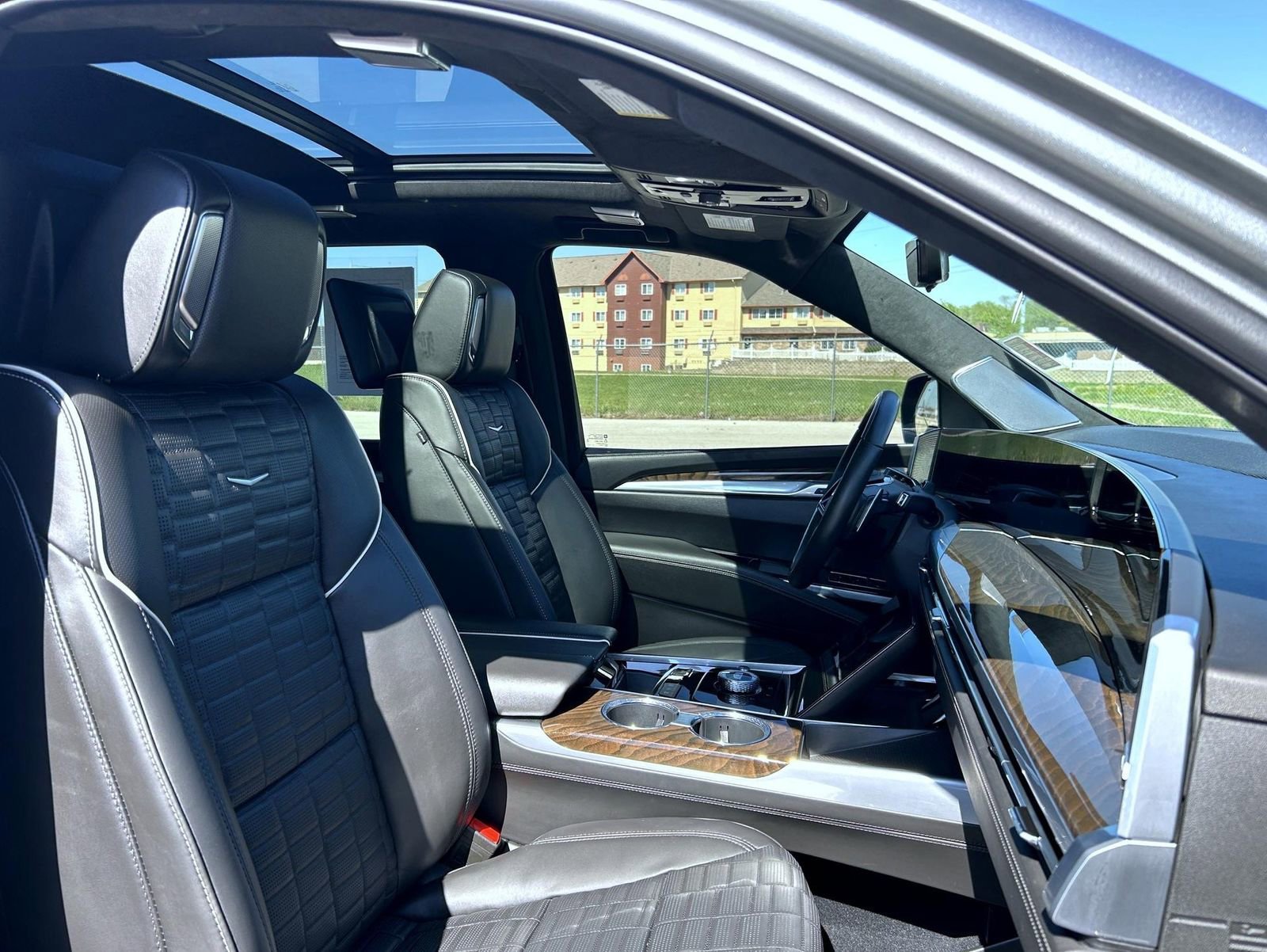 2025 Cadillac Escalade Sport Platinum - Photo 18