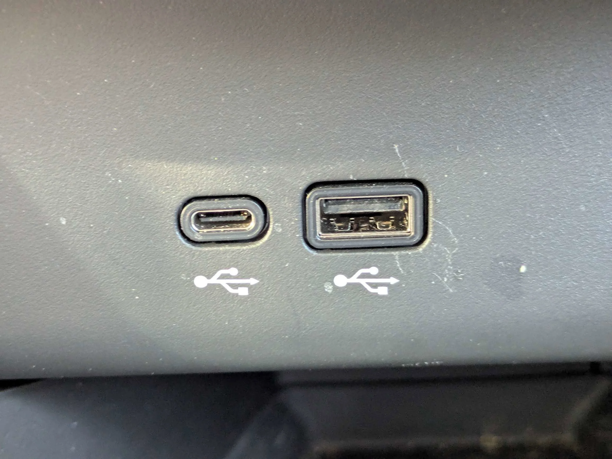 Used 2025 Summit White Buick Sport Touring image 24