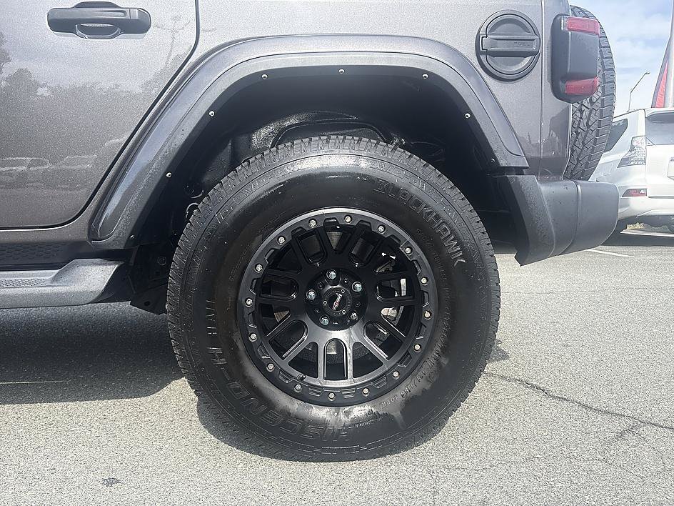 Used 2021 Granite Crystal Metallic Clearcoat Jeep Unlimited Sahara image 10