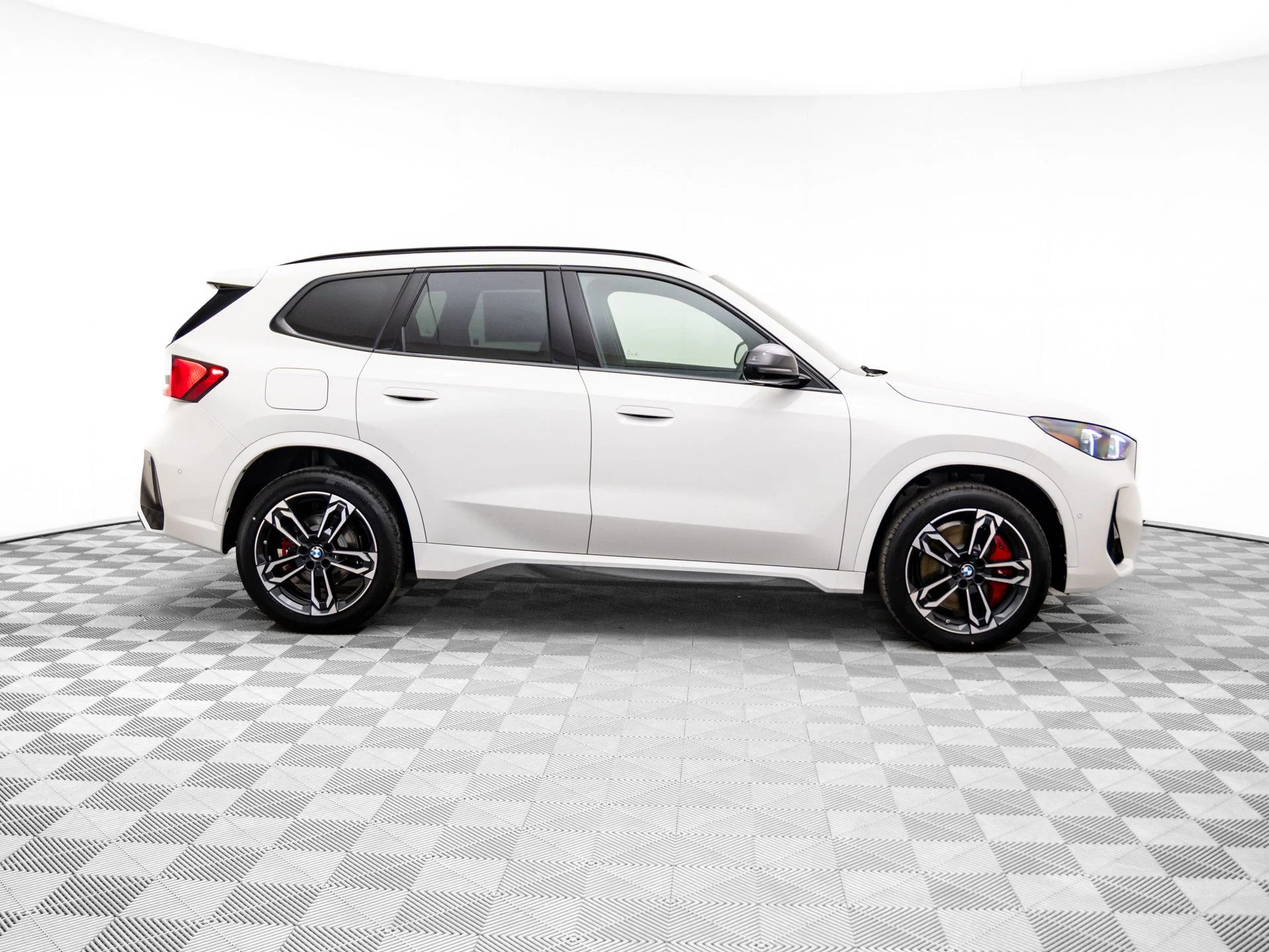 New 2026 White BMW xDrive28i image 7
